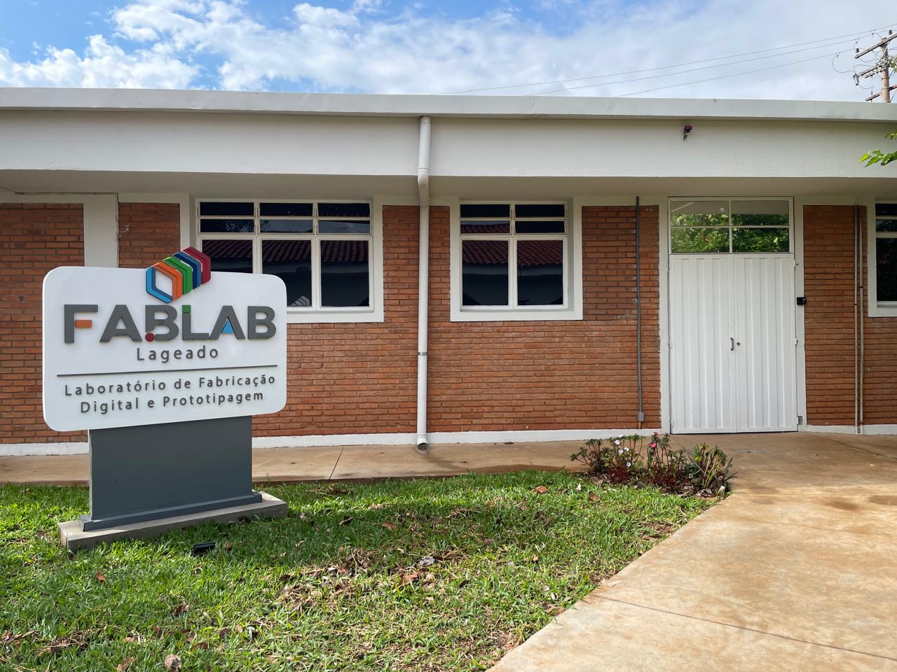 Fachada do FABLAB Lageado